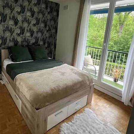 Proche Chateau De Versailles Avec Balcon Vu Sur Une Foret Et Parking Gratuit Pour 5 Personnes Maximum Extérieur photo